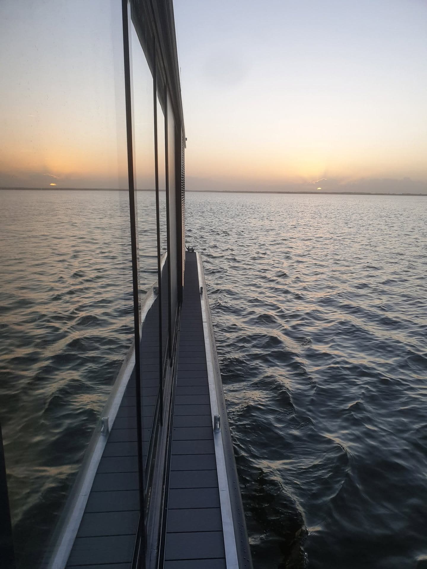 Luchtopname van een boot van DL-Boats